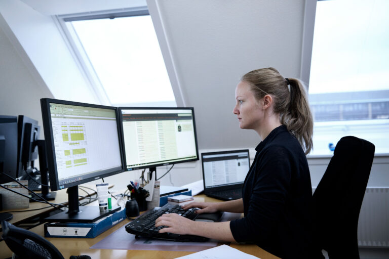 Financial controller løn